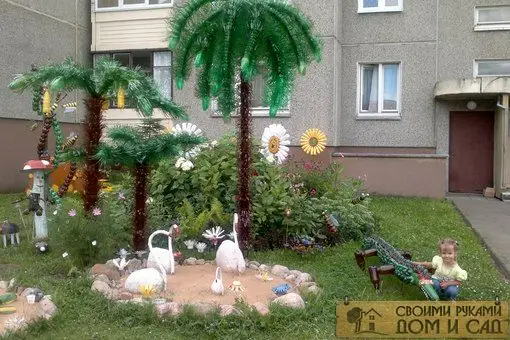 Пальма из бутылок