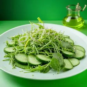 Салат с мокрицей и огурцом