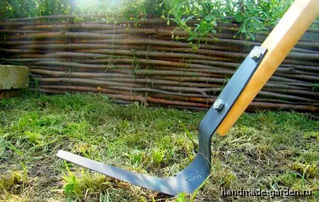 Плоскорез Фокина &ndash; это инструмент, напоминающий тяпку